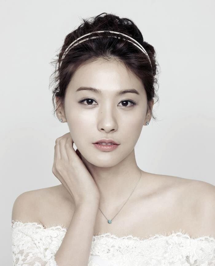 Yoo In Young portrait