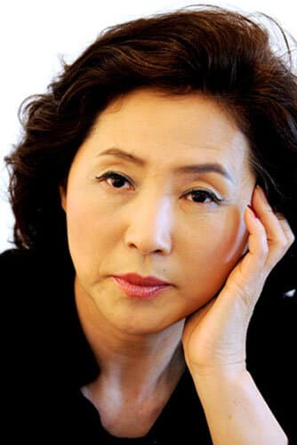Go Doo Shim portrait