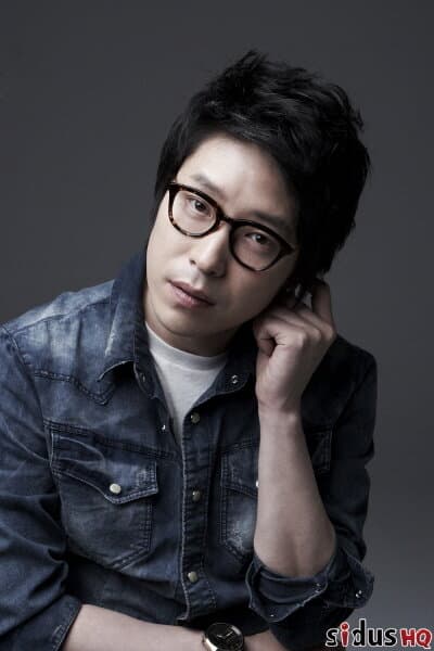 Uhm Ki Joon portrait