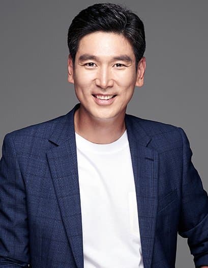 Park Joon Hyuk portrait