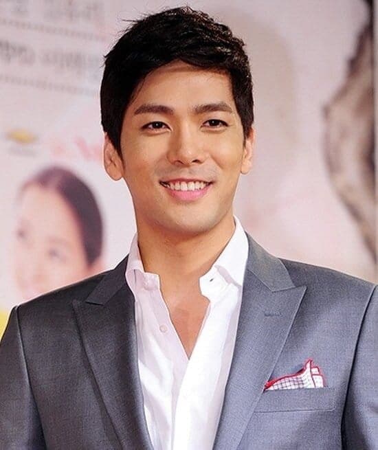 Park Yoon Jae portrait