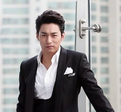 Joo Jin Mo portrait