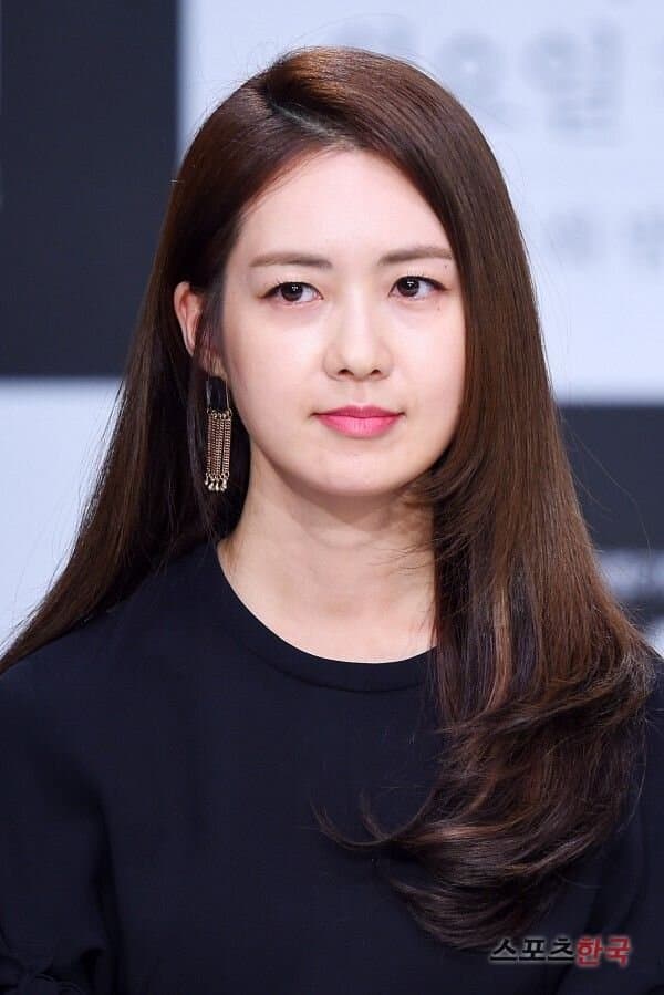 Lee Yo Won portrait