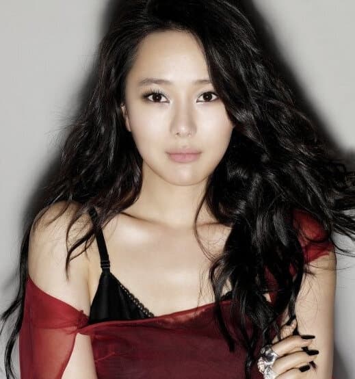 Yoon Jin Seo portrait