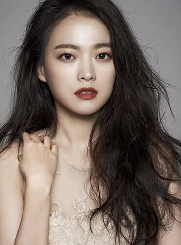Chun Woo Hee portrait