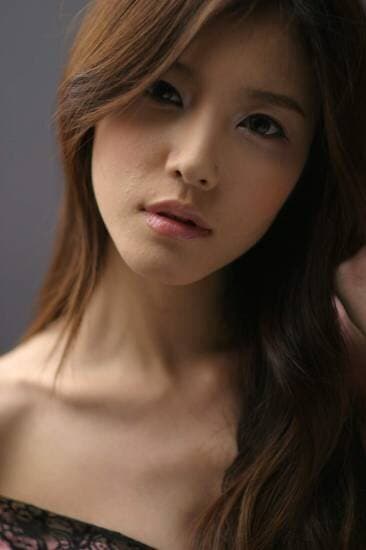 Jung Si Ah portrait