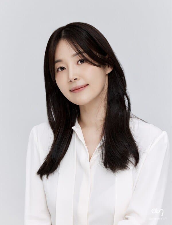 Han Ji Hye portrait