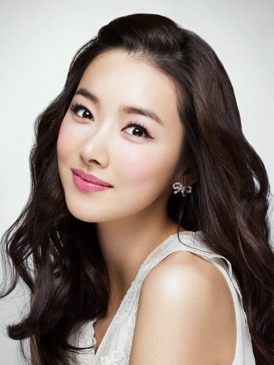 So Yi Hyun portrait