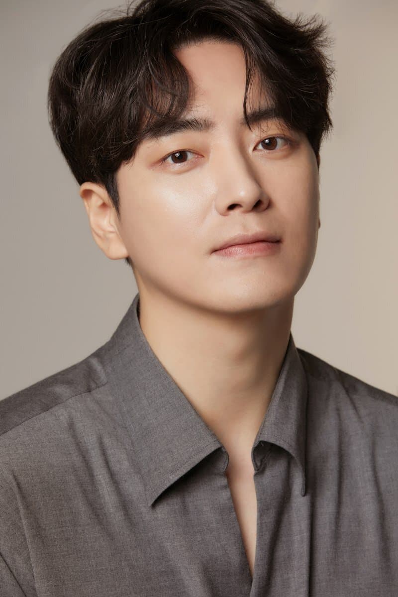 Lee Joon Hyuk portrait