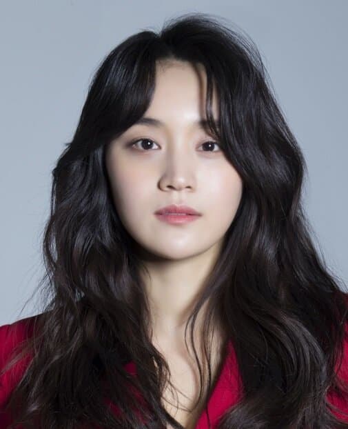 Jung Yoo Min portrait