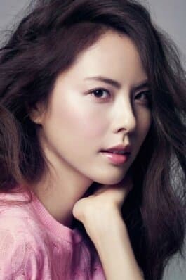 Park Ji Yoon portrait