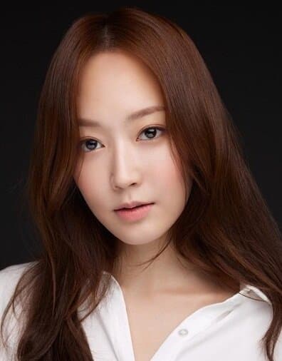 Yun Min Ji portrait